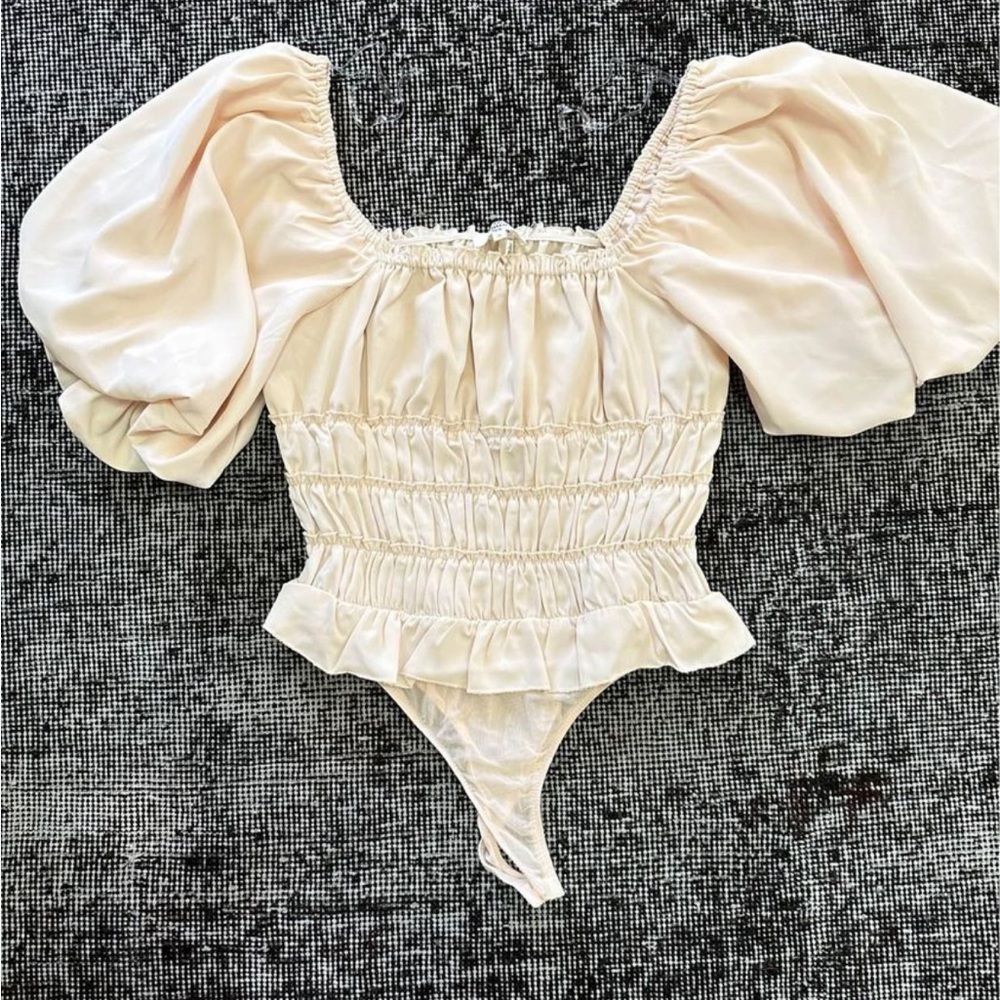 NWOT Entro puffed sleeve bodysuit